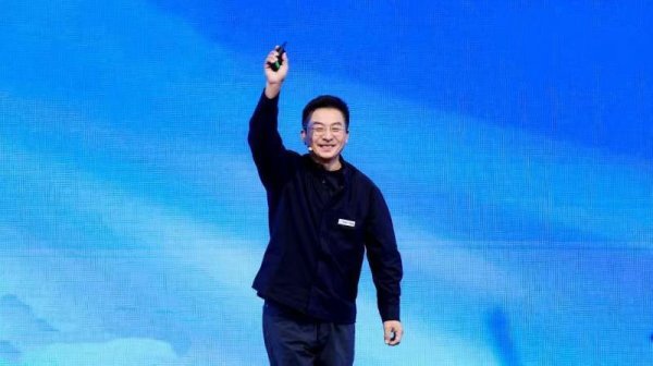 星迈网 联想多款AI终端发布 大学生有专属优惠